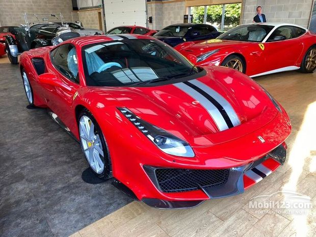 Detail Mobil Ferrari Merah Nomer 27