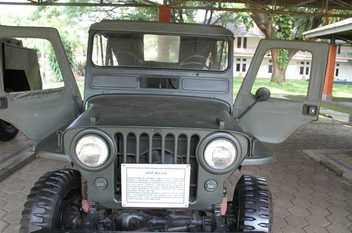 Detail Mobil Jeep Perang Nomer 50