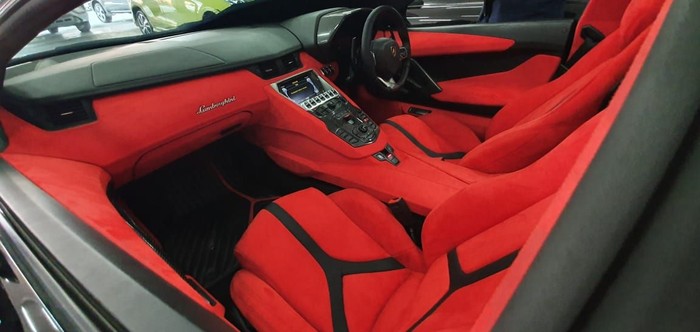 Detail Mobil Lamborghini Warna Merah Nomer 11