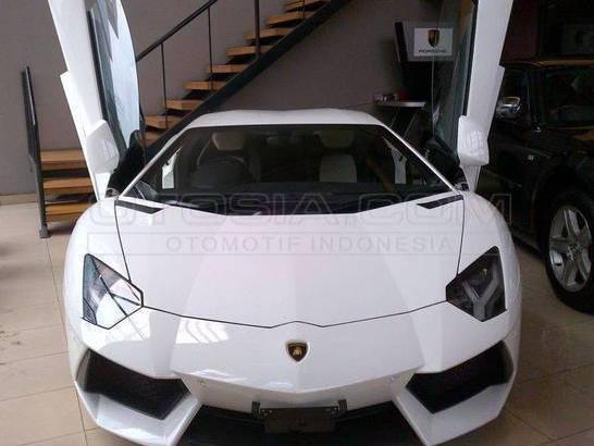 Detail Mobil Lamborghini Warna Putih Nomer 46