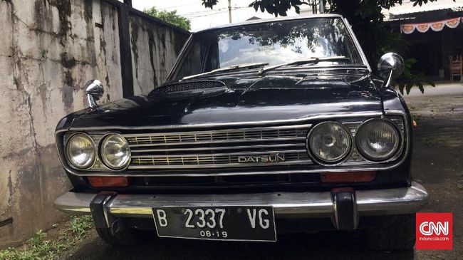 Detail Mobil Sedan Klasik Indonesia Nomer 22