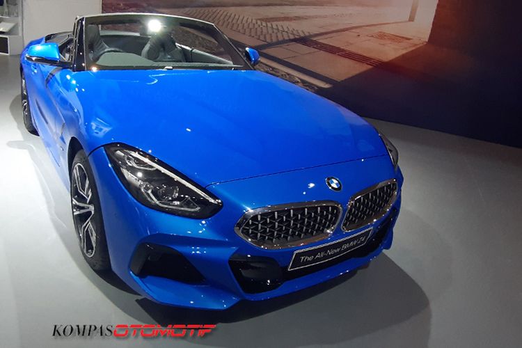 Detail Mobil Sport Biru Nomer 19