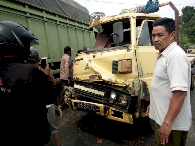 Detail Mobil Truk Bawa Kayu Nomer 50