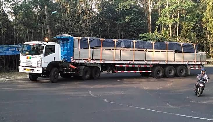 Detail Mobil Truk Panjang Besar Nomer 20