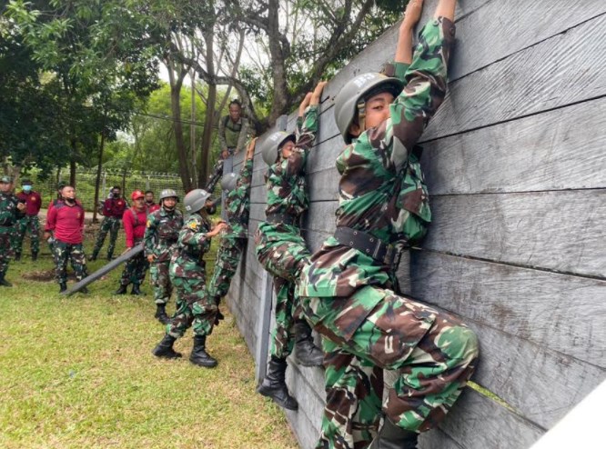 Latihan Tentara Wanita - KibrisPDR