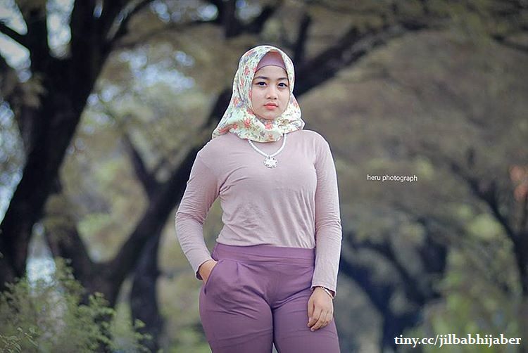 Detail Model Cantik Berjilbab Nomer 18