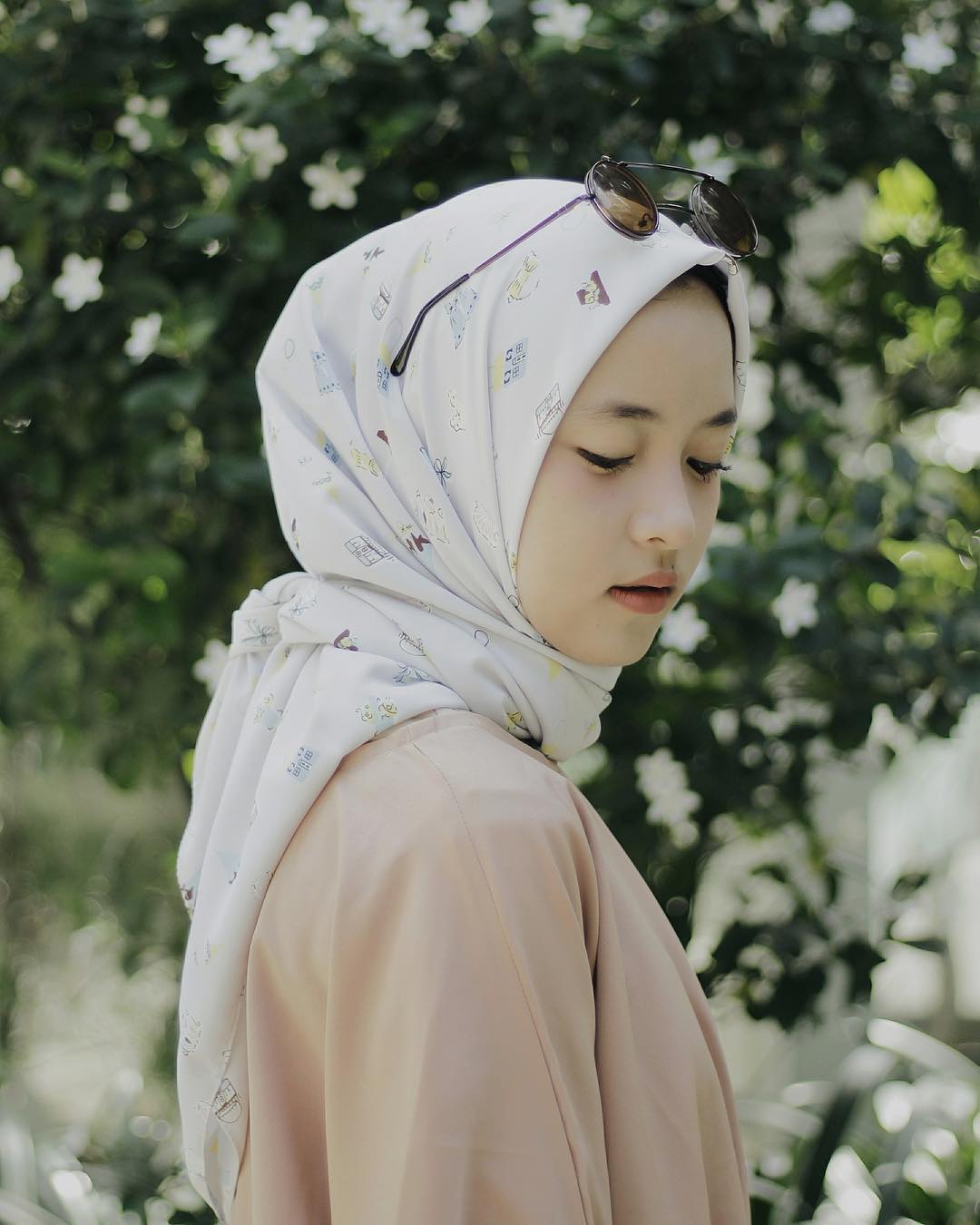 Detail Model Cantik Jilbab Nomer 24