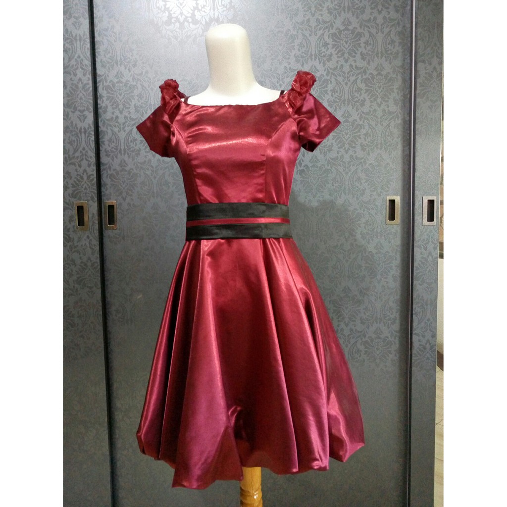 Detail Model Gaun Merah Maroon Nomer 14