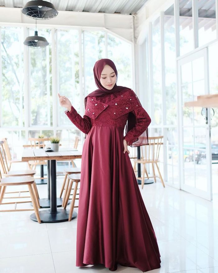 Detail Model Gaun Merah Maroon Nomer 27