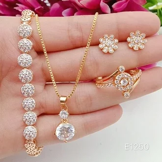 Detail Model Gelang Emas Batu Wanita Terbaru Nomer 23