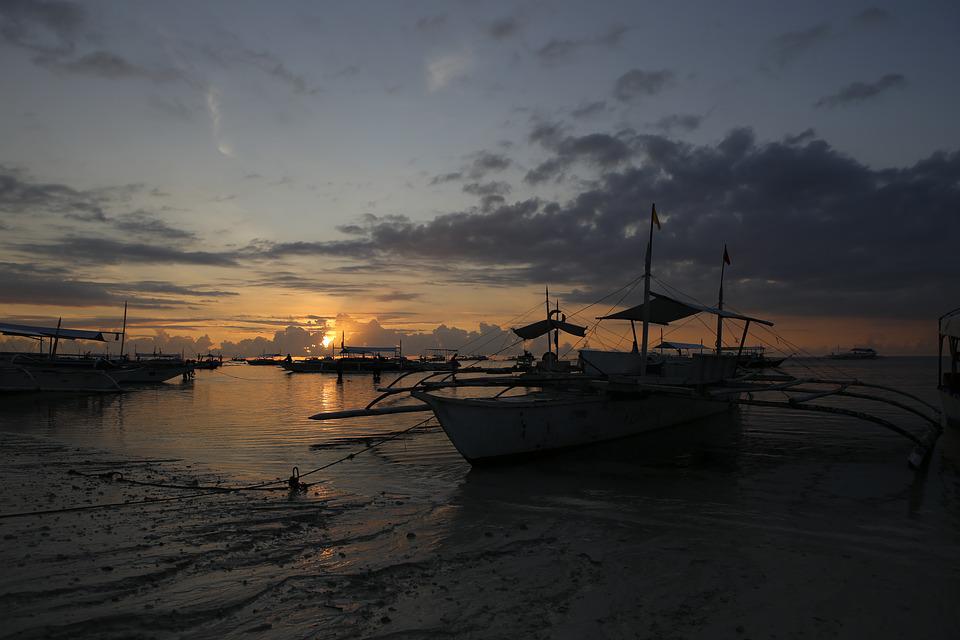 Detail Laut Di Malam Hari Nomer 15