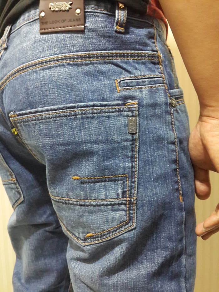 Detail Model Kantong Belakang Celana Jeans Pria Nomer 43
