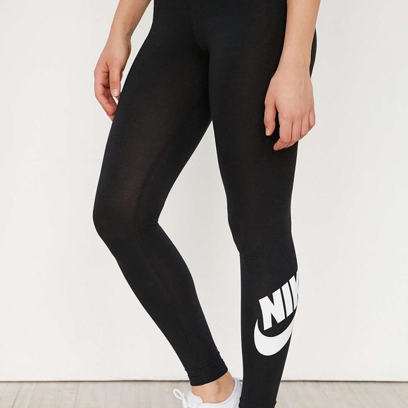 Detail Legging Nike Wanita Nomer 3