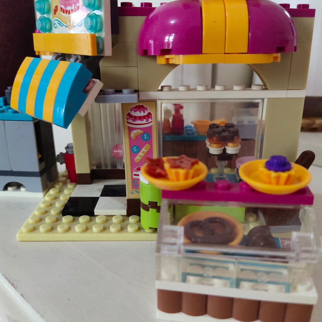 Detail Lego Perempuan Rumah Nomer 22