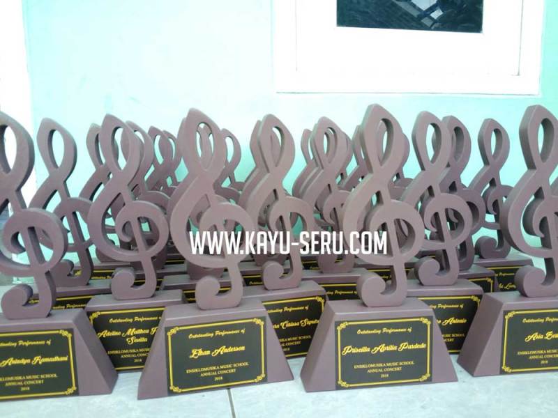 Detail Model Piala Dari Kayu Nomer 36