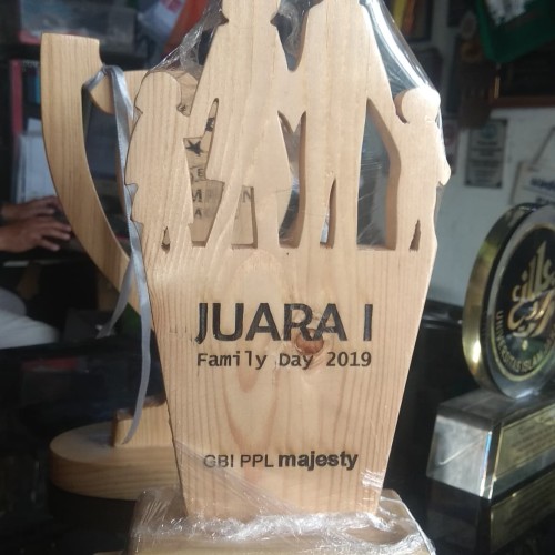 Detail Model Piala Dari Kayu Nomer 54