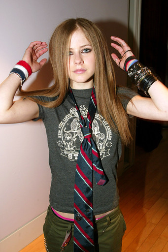 Detail Model Rambut Avril Lavigne Nomer 2