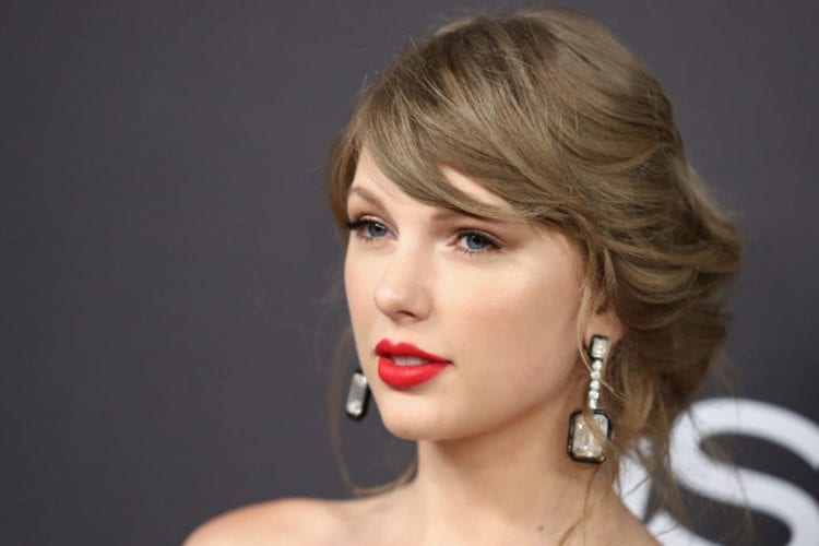 Detail Model Rambut Taylor Swift Nomer 9