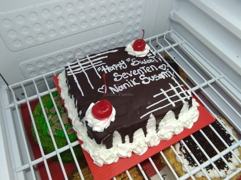 Detail Model Roti Ultah Nomer 48