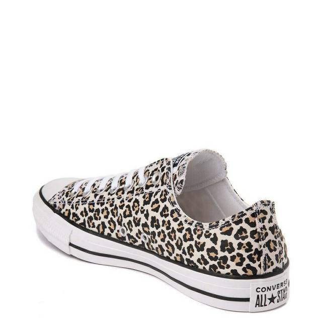 Detail Leopard Print Chucks Nomer 55