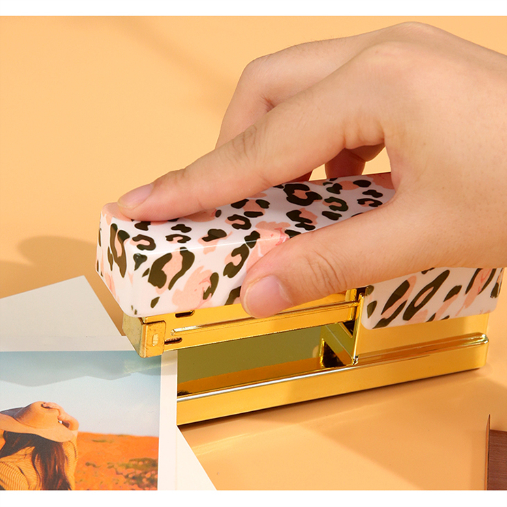 Detail Leopard Print Stapler Nomer 14