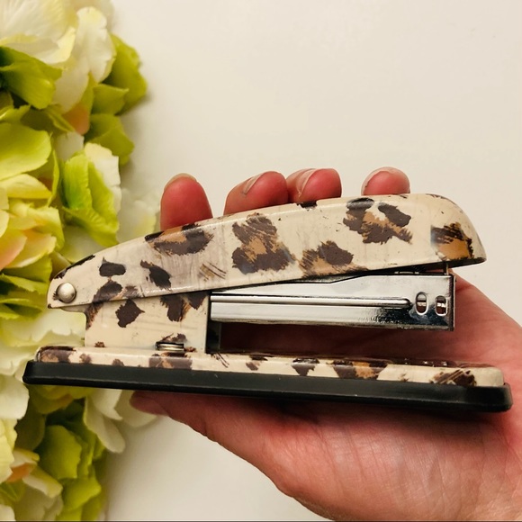Detail Leopard Print Stapler Nomer 17