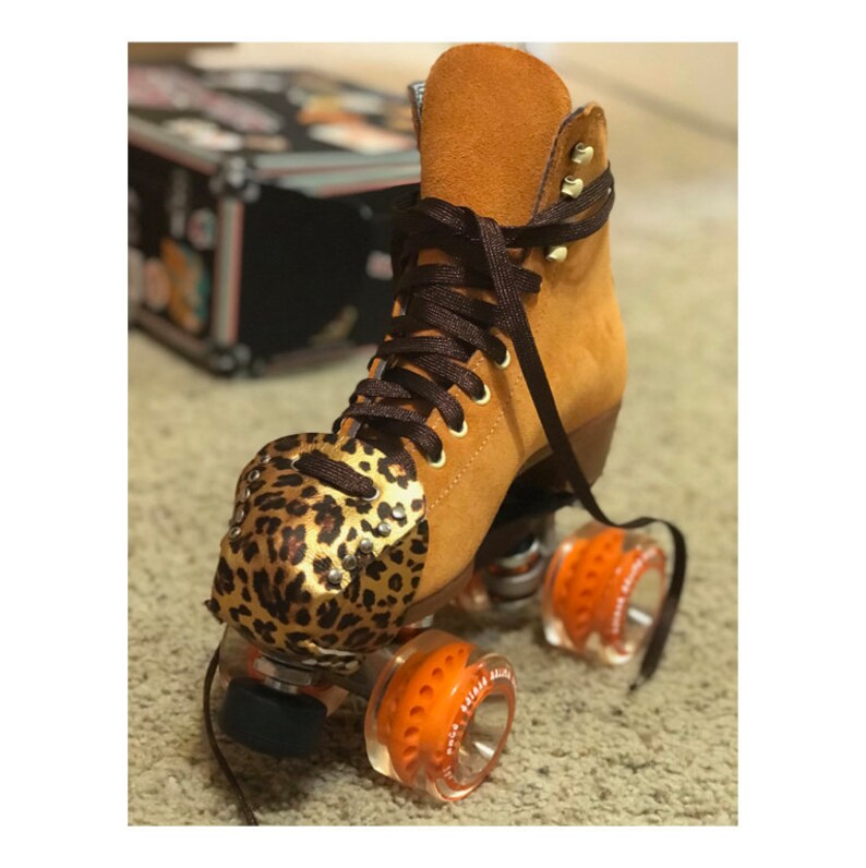 Detail Leopard Roller Skates Size 9 Nomer 28