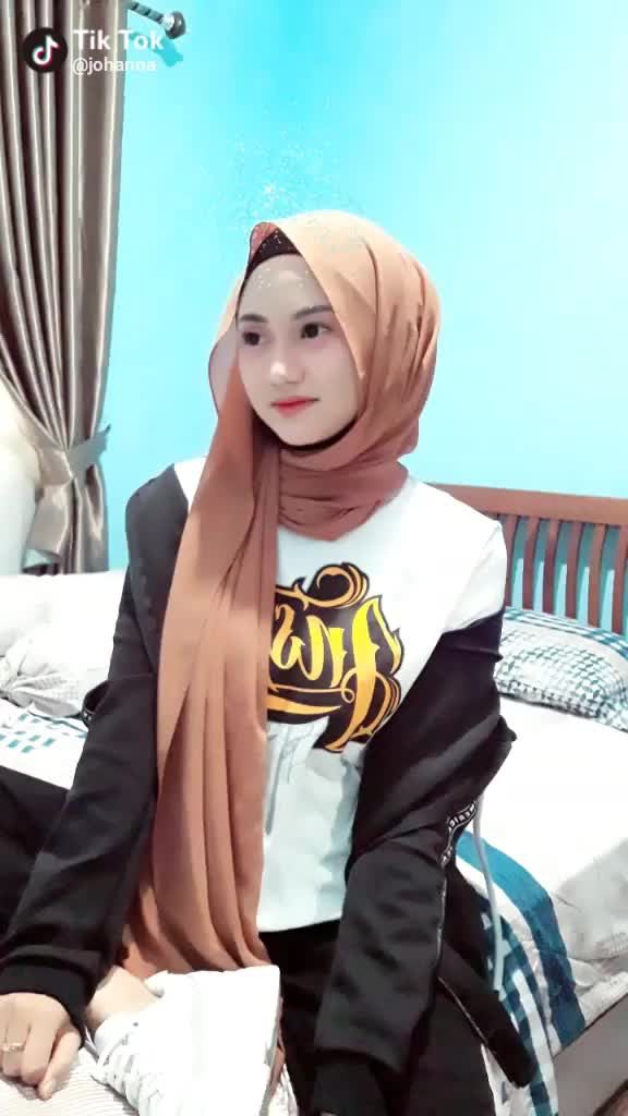 Detail Model Wanita Berhijab Nomer 21