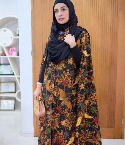 Detail Model Wanita Berhijab Nomer 32