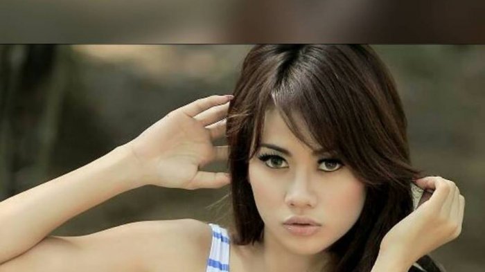 Detail Model Wanita Indonesia Nomer 52