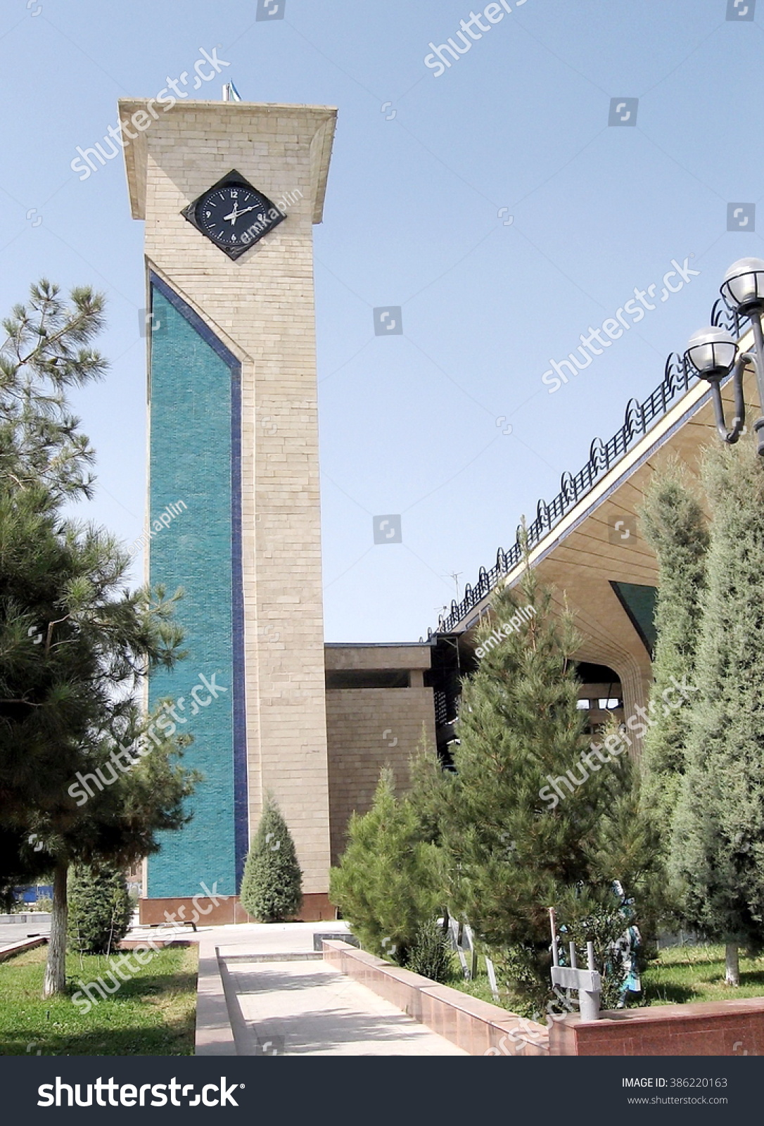 Detail Modern Clock Tower Design Nomer 12