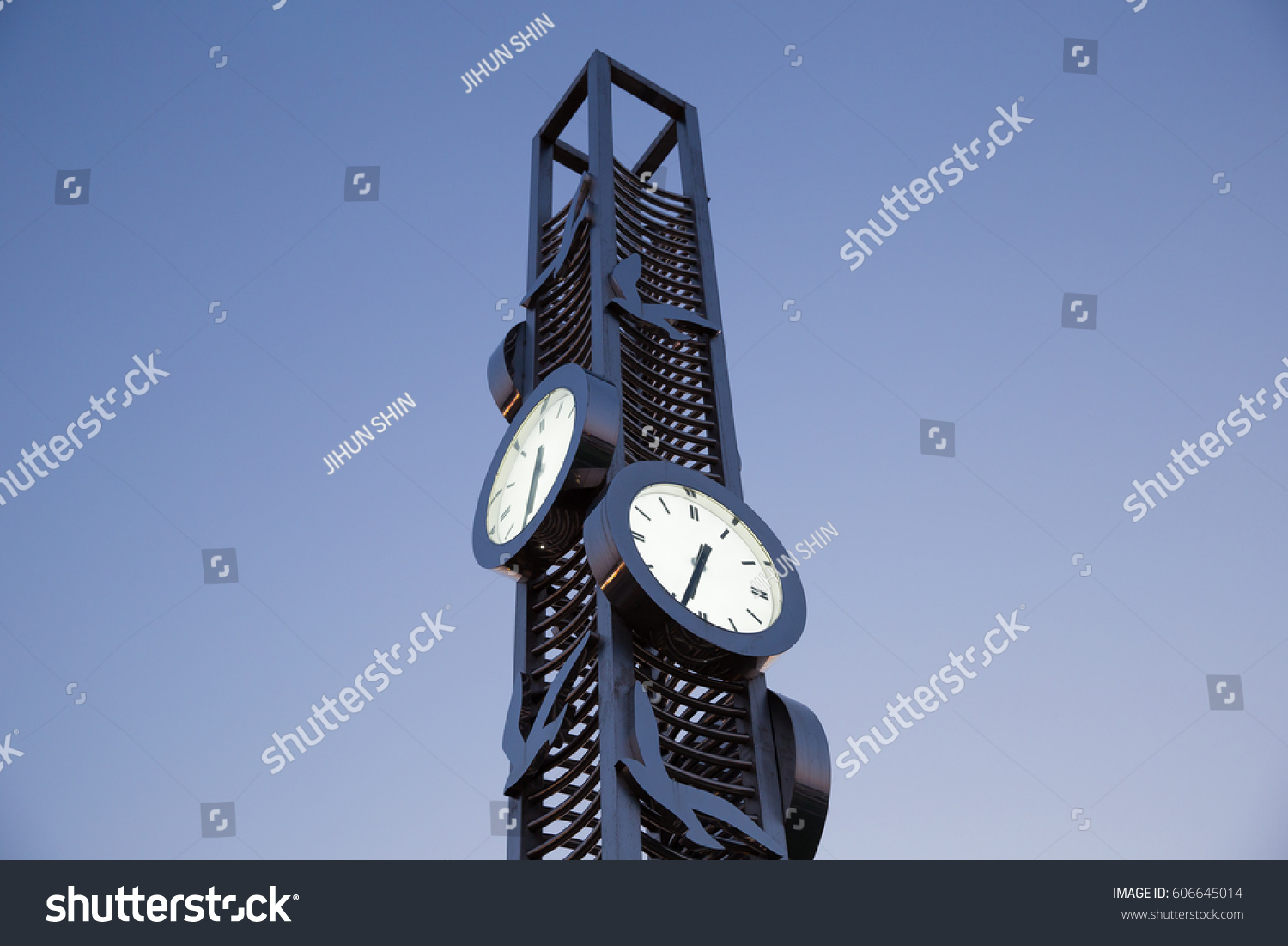 Detail Modern Clock Tower Design Nomer 13