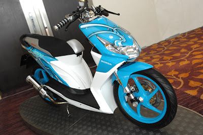 Detail Modifikasi Motor Beat Biru Putih Nomer 27