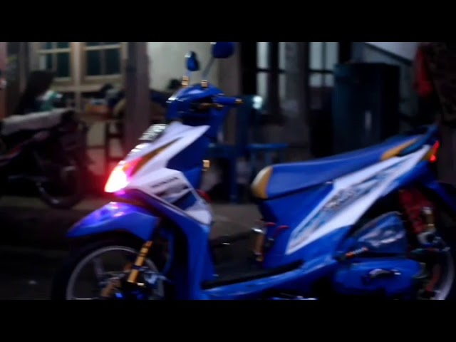 Detail Modifikasi Motor Beat Biru Putih Nomer 33