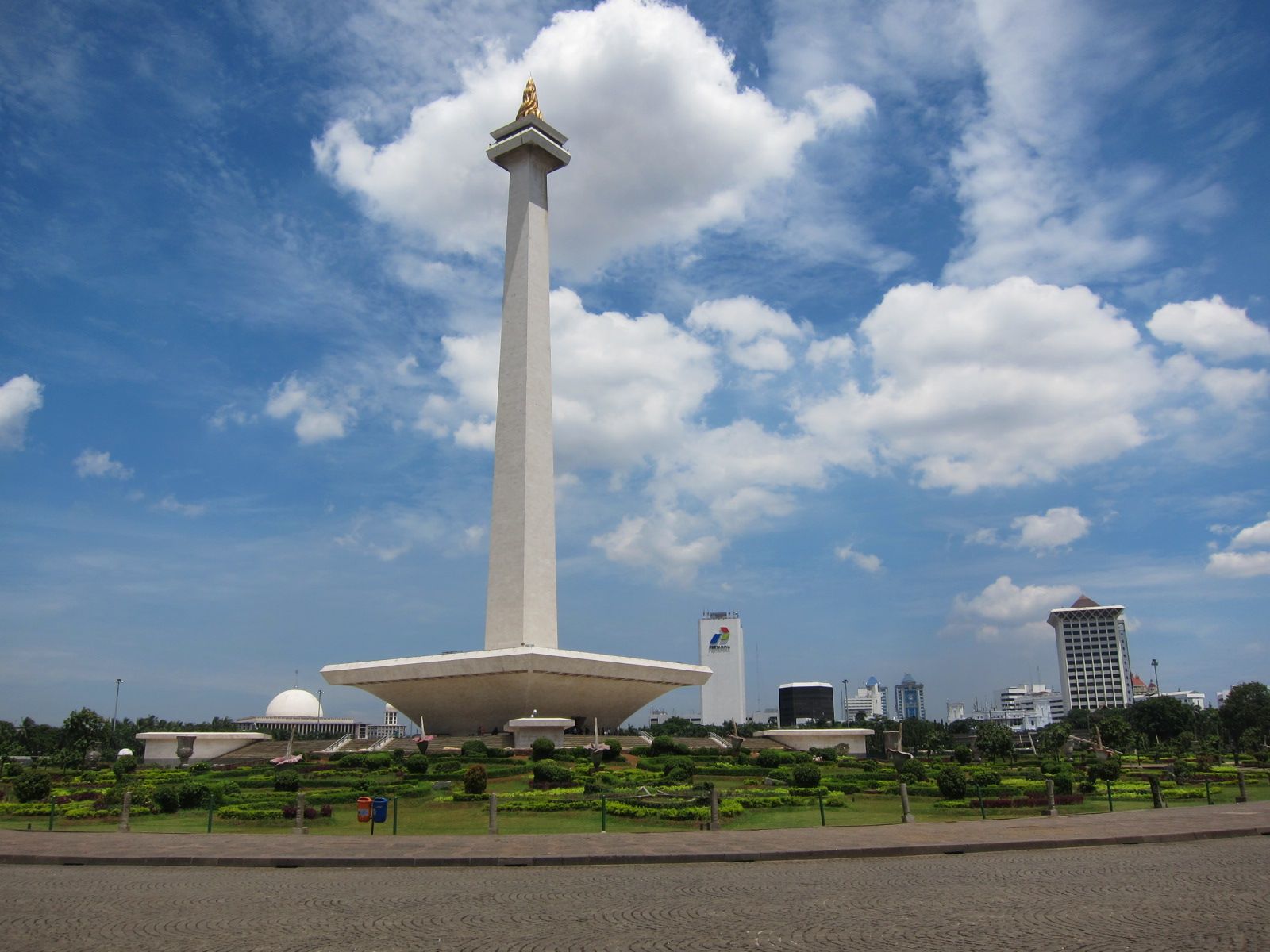 Detail Monas Background Nomer 5