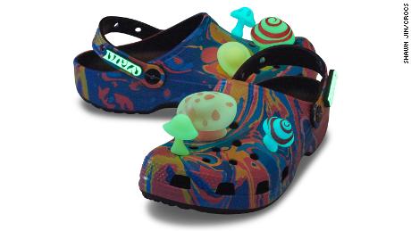 Detail Light Up Mushroom Crocs Nomer 2