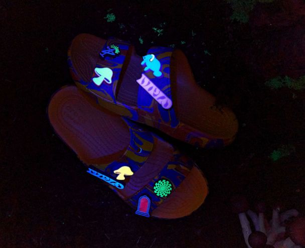 Detail Light Up Mushroom Crocs Nomer 17