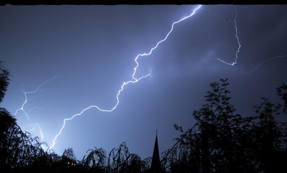 Detail Lightning Images Free Nomer 24