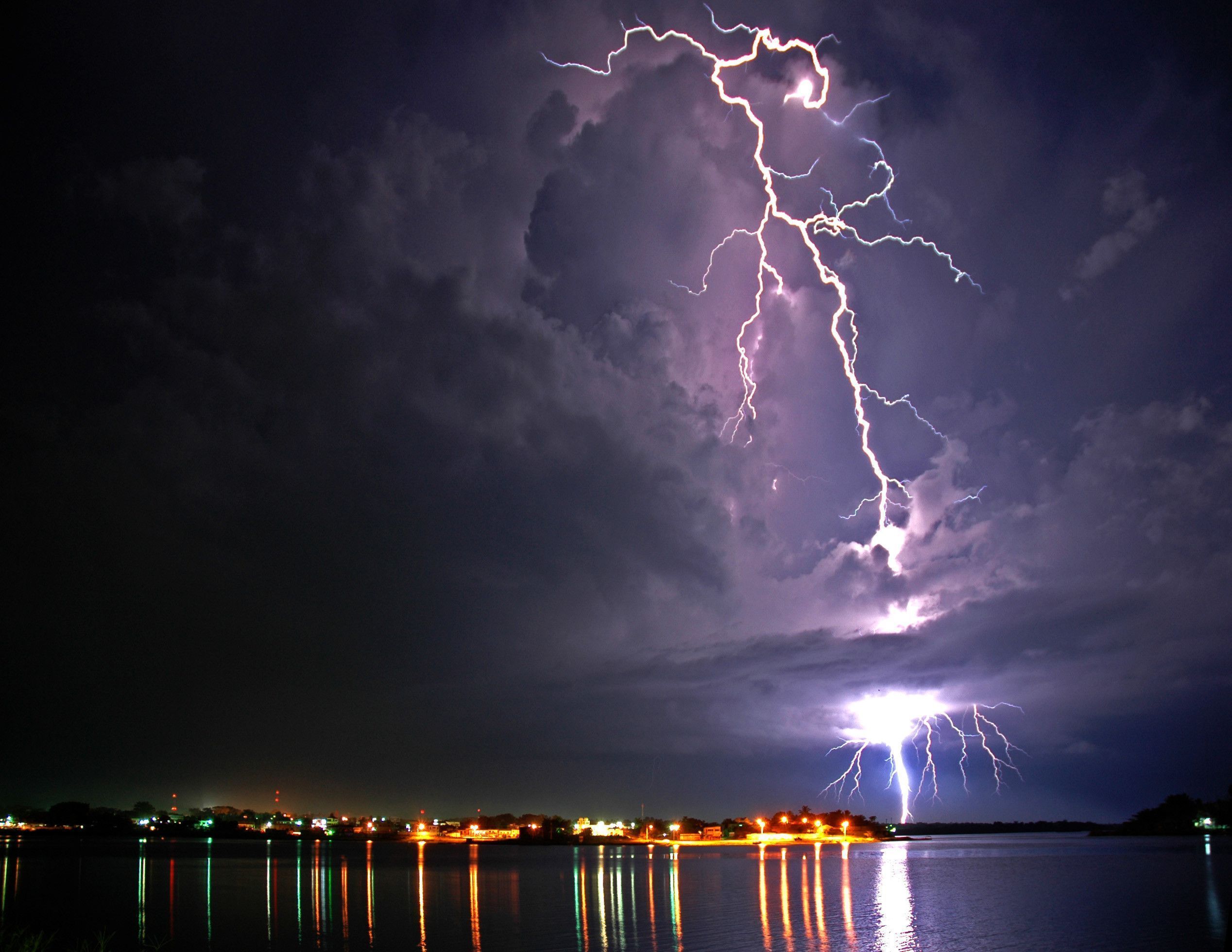 Detail Lightning Images Free Nomer 39