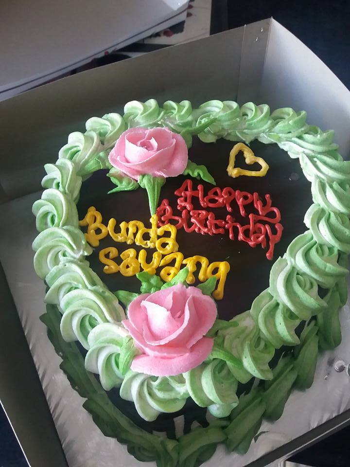 Detail Lihat Gambar Kue Ulang Tahun Nomer 31