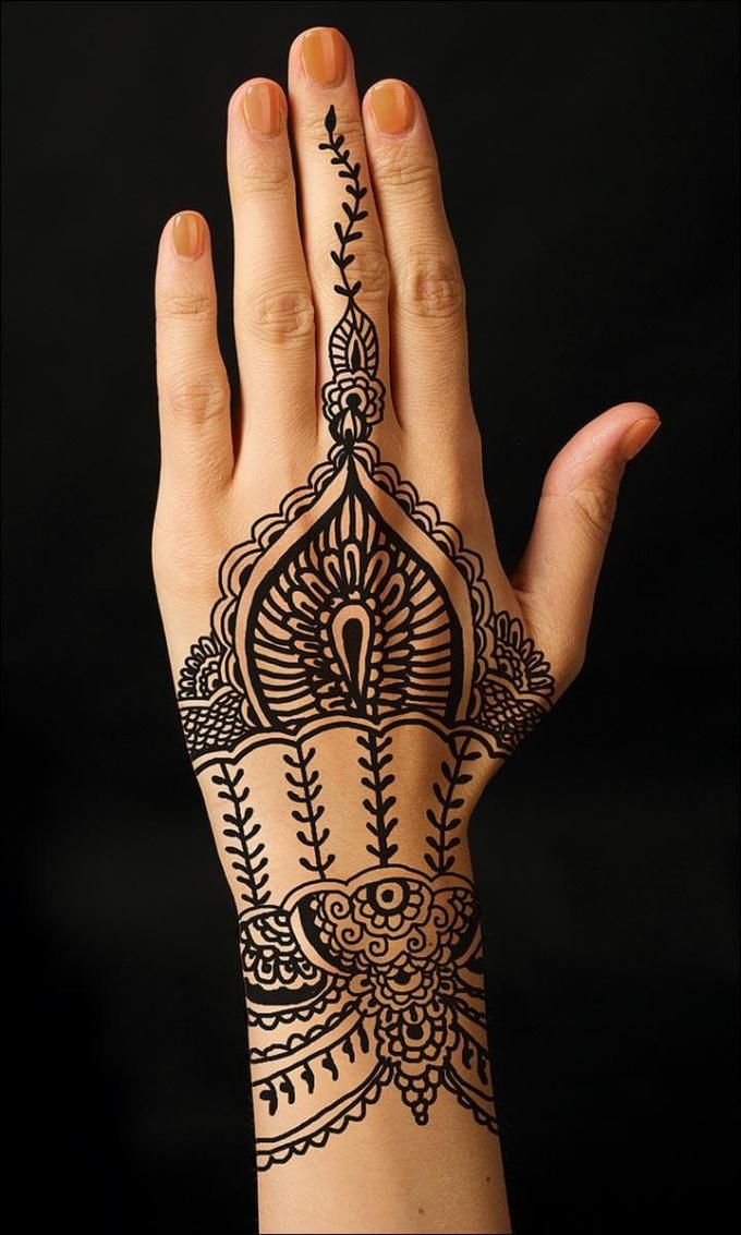Detail Motif Henna Di Tangan Nomer 11