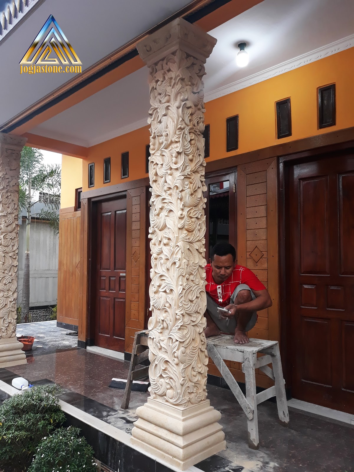 Detail Motif Relief Tiang Nomer 32