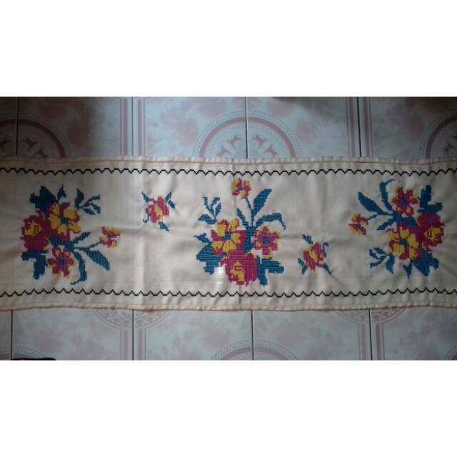 Detail Motif Sulam Taplak Meja Nomer 51