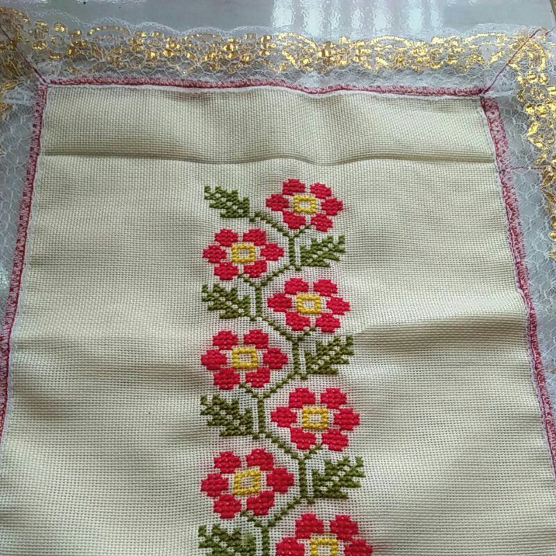 Detail Motif Sulam Taplak Meja Sederhana Nomer 7