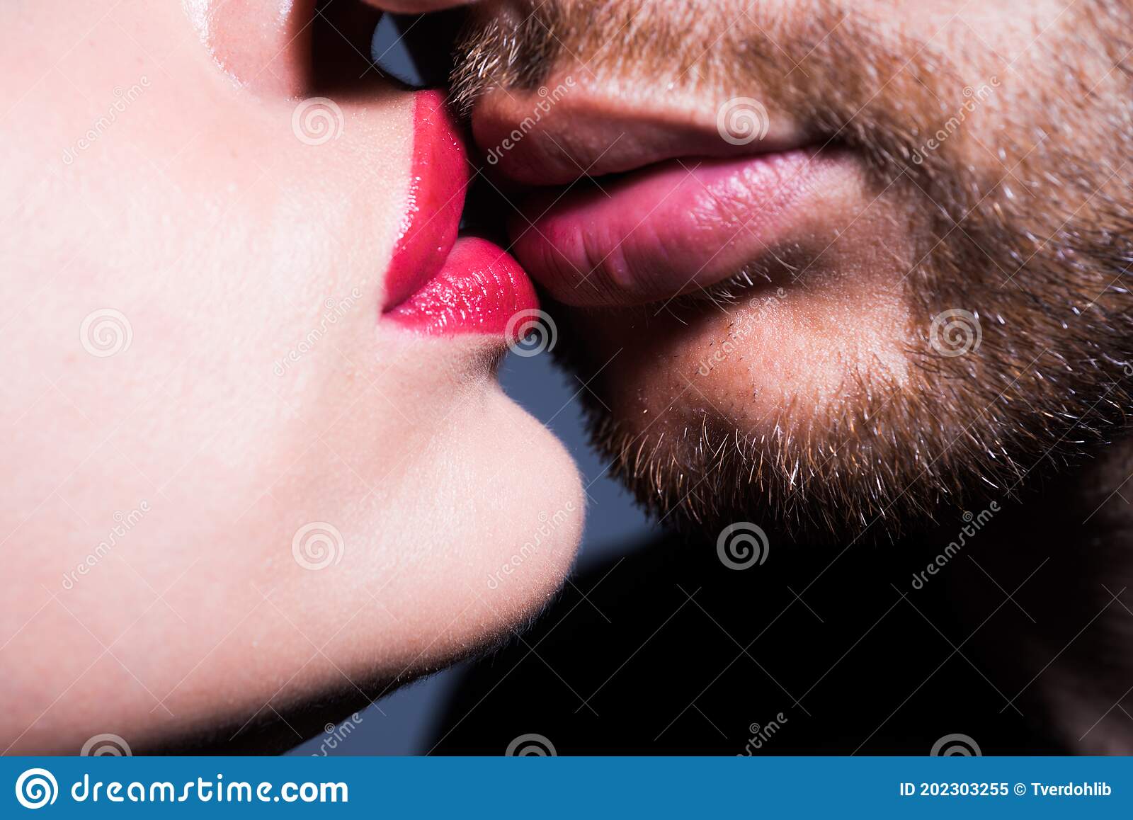 Detail Lip Kiss Image Nomer 58