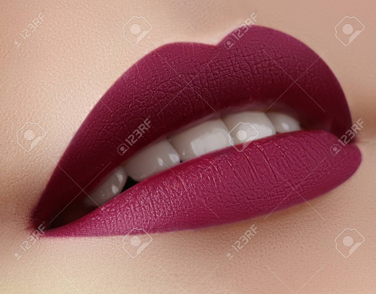 Detail Lipstick Lips Image Nomer 12