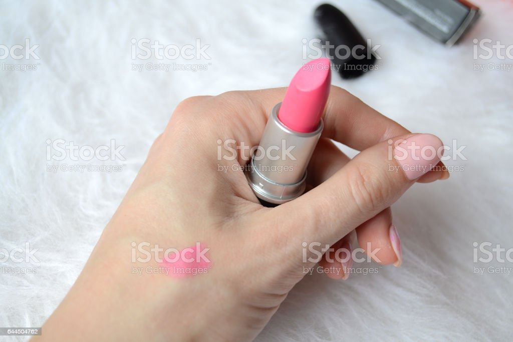 Detail Lipstik Merah Muda Nomer 32