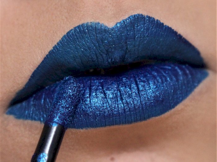 Detail Lipstik Warna Biru Nomer 12