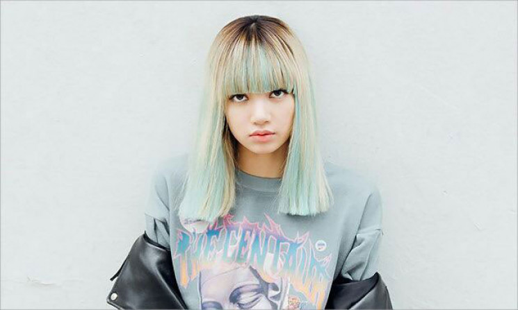 Detail Lisa Blackpink Rambut Pirang Nomer 11
