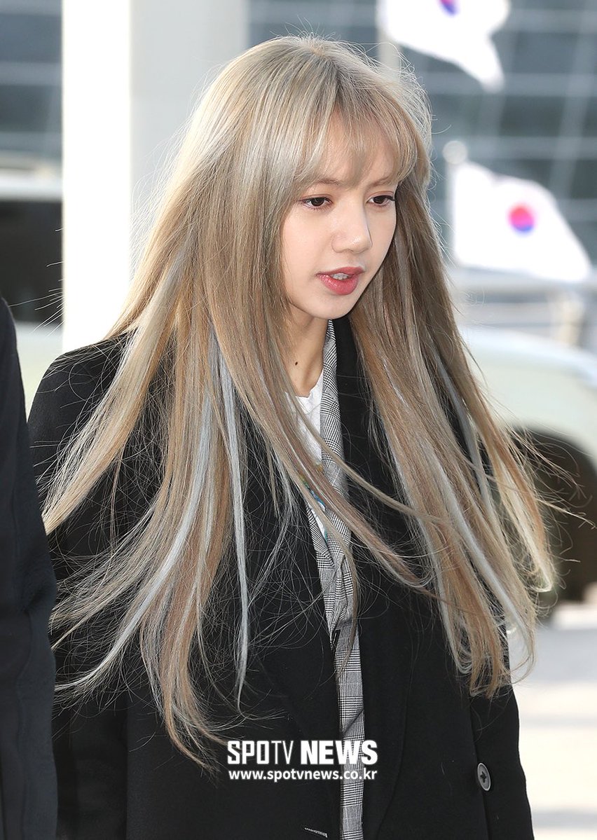 Detail Lisa Blackpink Rambut Pirang Nomer 30